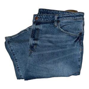 H&M Mom Ultra High Ankle Jeans | Light Blue Wash | Size 18